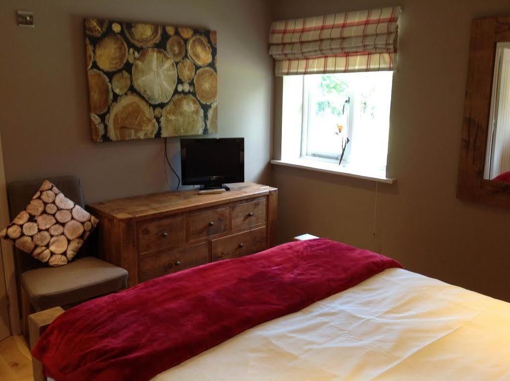 Beaconsfield Farm Apartment Wells Room photo